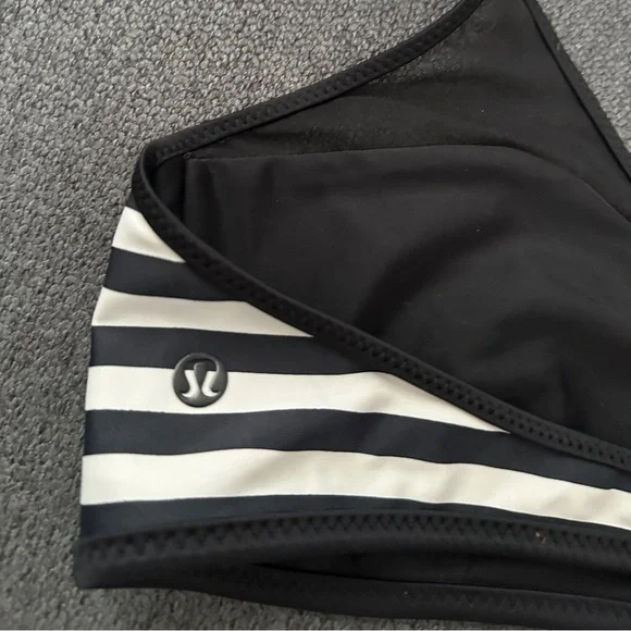 New Lululemon Reversible Swim Top - Picture 12 of 12
